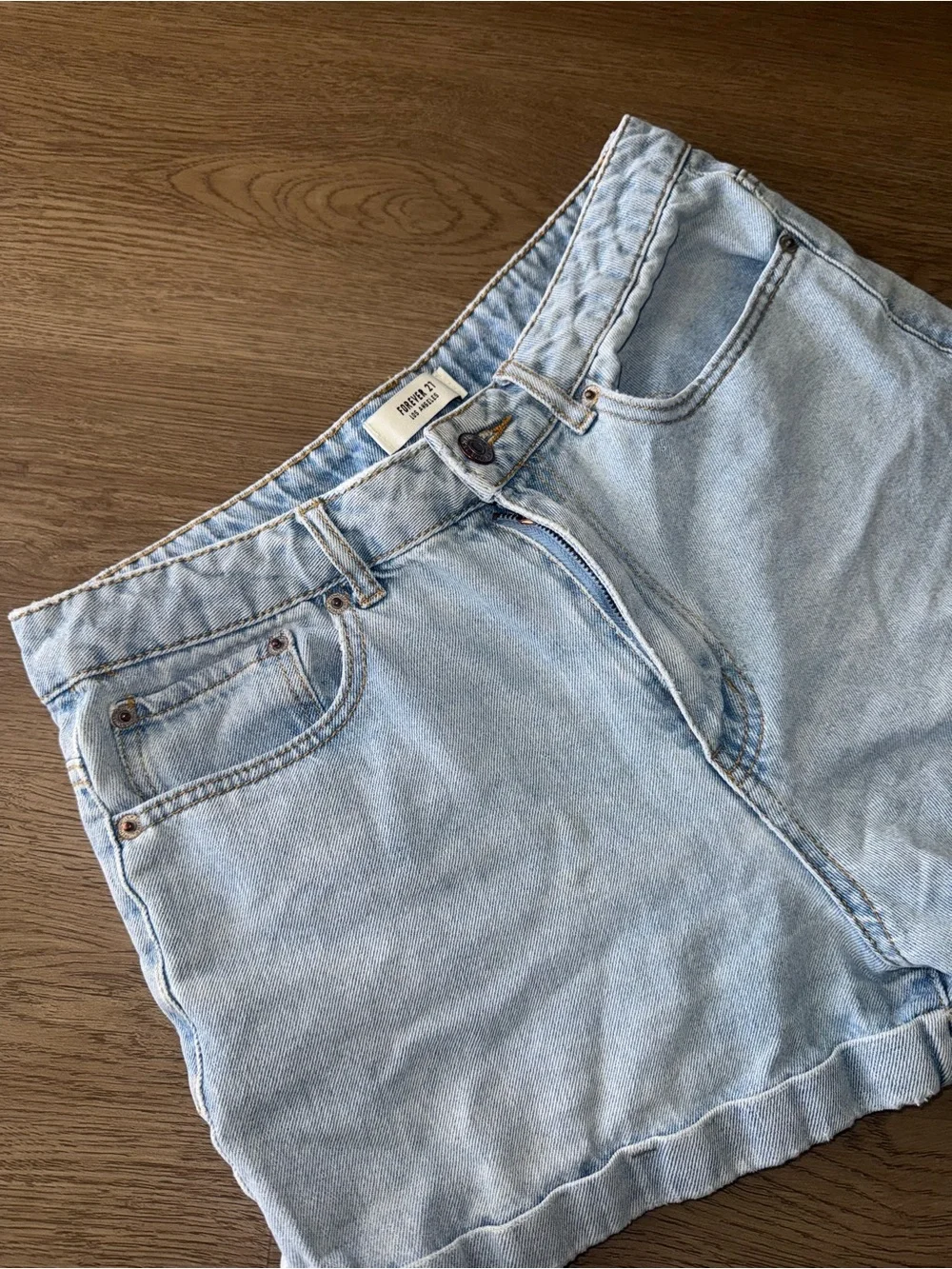 Forever 21 Light Wash Denim Mom Shorts - Women's Casual Jean Shorts Size 27
